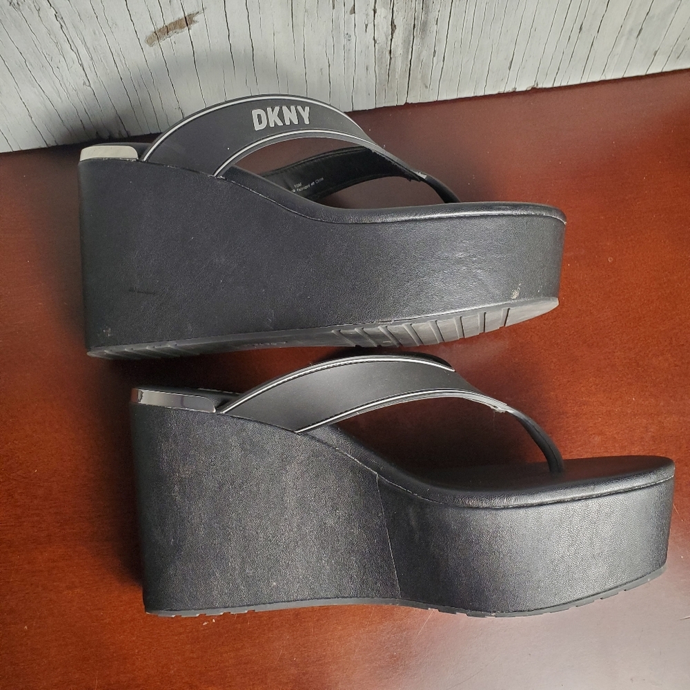 DKNY Trina Platform Wedge Heel Thong Toe Sandal, 10, Black/Gray - Picture 6 of 8